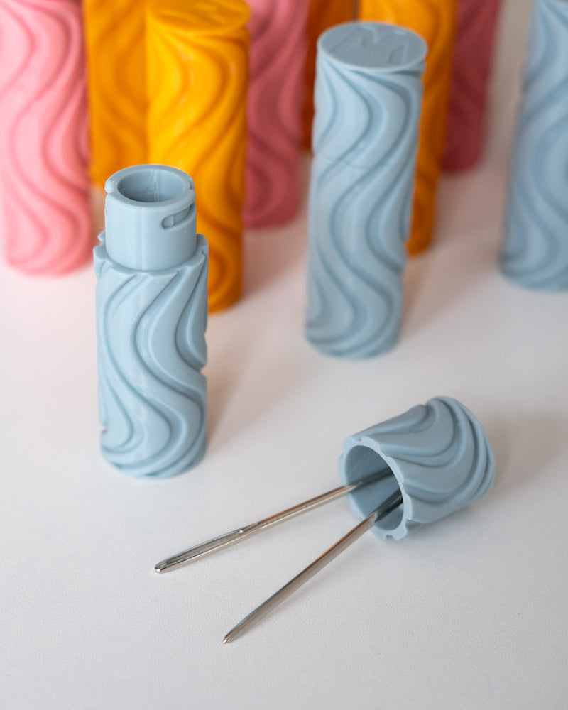 Magnetisches Nadeletui inkl. 2 Stopfnadeln (LFDC x Darwin)
